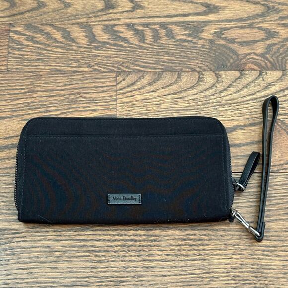 Vera Bradley Iconic RFID Accordion Wristlet Classic Black Penguins Hearts NWT - Picture 2 of 8